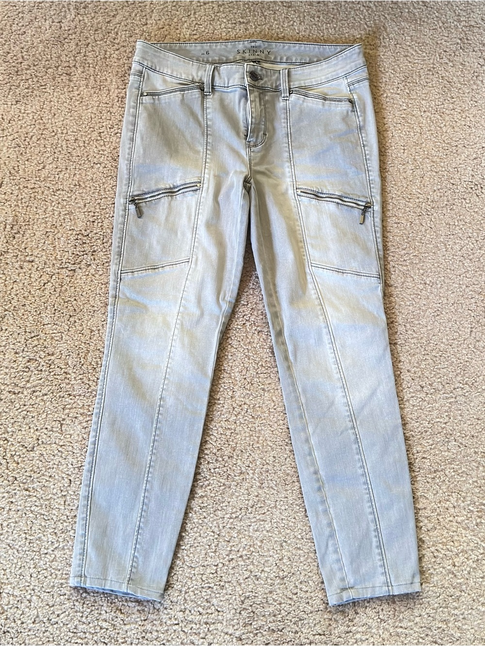 White House Black Market Skinny Grey Wash Women’s Jeans with Zip Pockets SIZE 6
